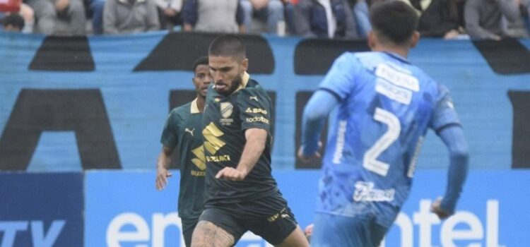 Bolívar llega a Santa Cruz tras empate en Copa Libertadores para enfrentar a Blooming