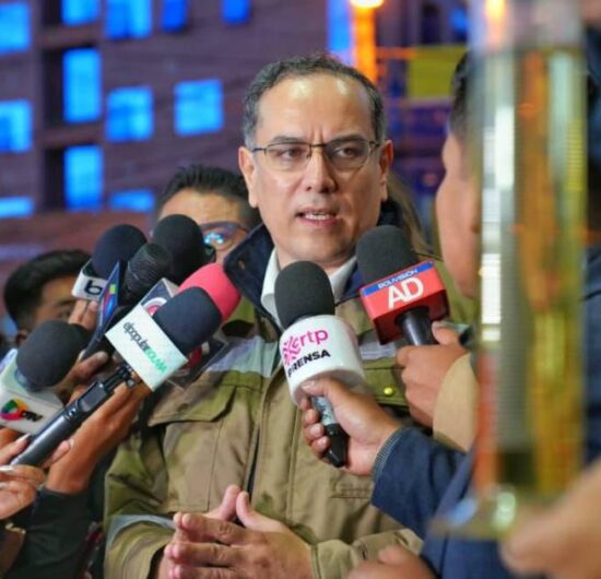 Bancada de Libre anuncia denuncias contra autoridades por permitir salida de Yussef Akly del país