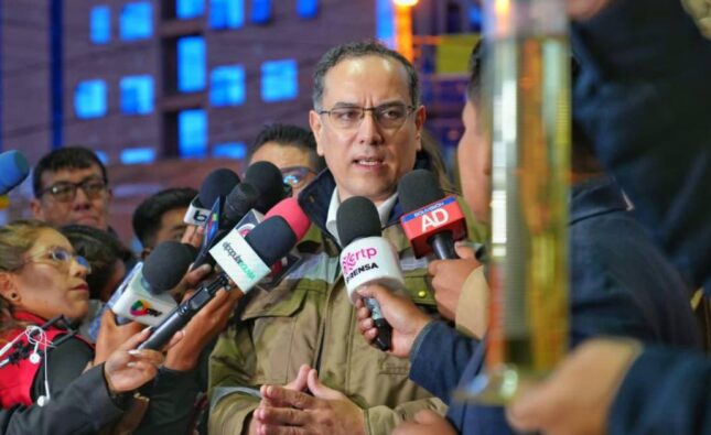 Bancada de Libre anuncia denuncias contra autoridades por permitir salida de Yussef Akly del país