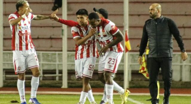 Independiente remonta con tres goles de zurda y derrota 3-1 a Blooming en el estadio Patria
