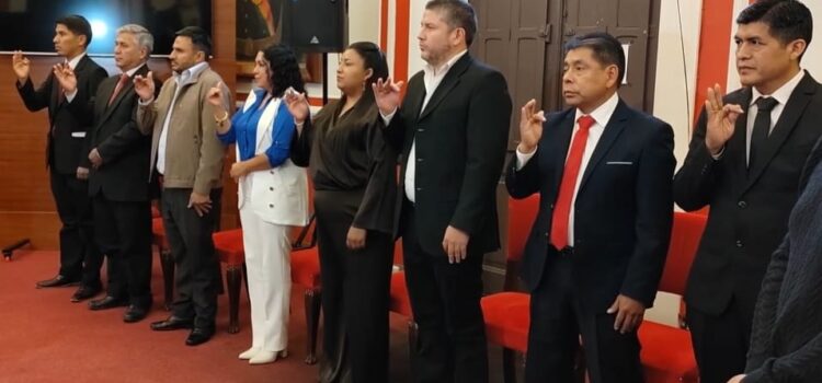 Gobernadora María René Soruco posesiona a nuevos directores de salud y subgobernadores en Tarija