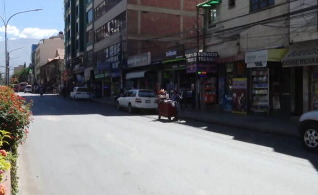 Felcc investiga robo agravado en tienda comercial de celulares en Cochabamba
