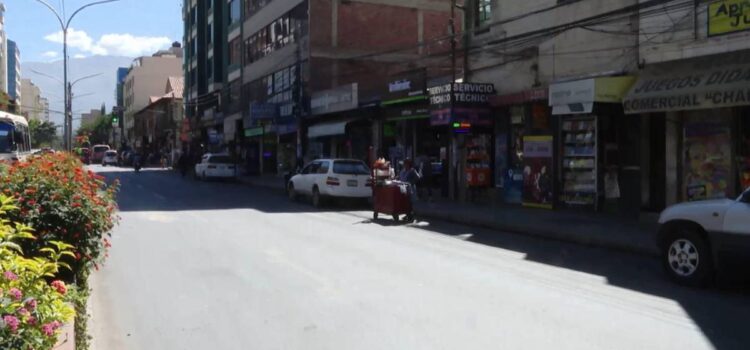 Felcc investiga robo agravado en tienda comercial de celulares en Cochabamba