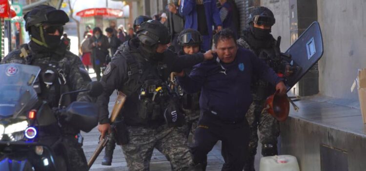 Seis mineros cooperativistas son arrestados y luego liberados tras enfrentamientos con la Policía en La Paz
