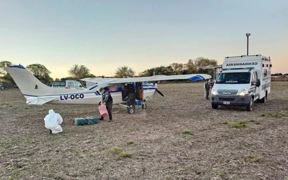Secuestran avioneta con más de 320 kilos de cocaína y detienen a piloto y copiloto en Santa Fe, Argentina