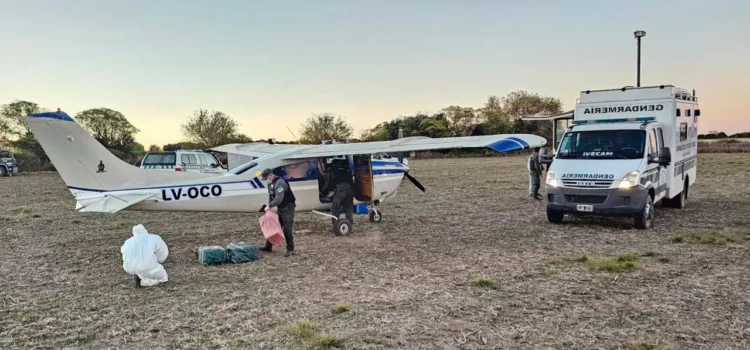 Secuestran avioneta con más de 320 kilos de cocaína y detienen a piloto y copiloto en Santa Fe, Argentina