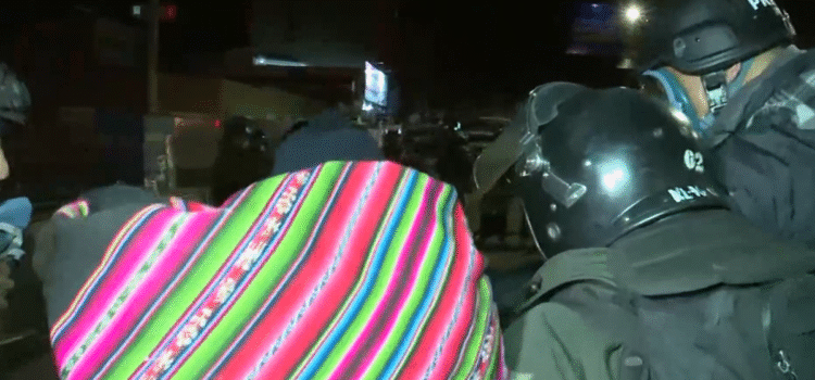 Arrestados en bloqueos de La Paz revelan presión y sanciones económicas para salir a las calles
