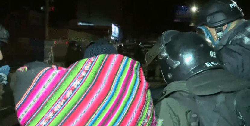 Arrestados en bloqueos de La Paz revelan presión y sanciones económicas para salir a las calles