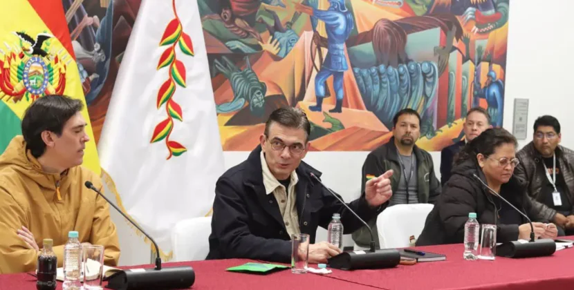 Presidente Rodrigo Paz se reúne con la Central Obrera Regional de El Alto para impulsar el diálogo y la pacificación