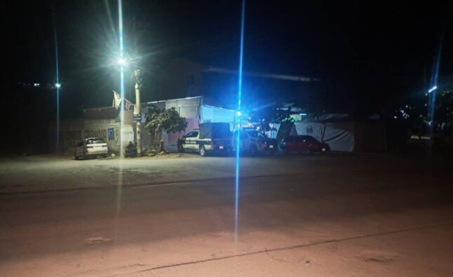 Policía y militares resguardan la carretera Parotani ante bloqueos campesinos en Cochabamba