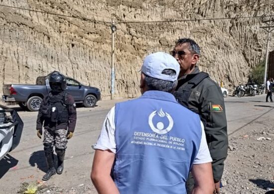 Defensoría del Pueblo reporta 57 detenidos y una persona herida tras operativos de desbloqueo en La Paz y El Alto
