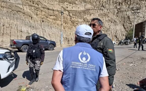 Defensoría del Pueblo reporta 57 detenidos y una persona herida tras operativos de desbloqueo en La Paz y El Alto