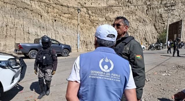 Defensoría del Pueblo reporta 57 detenidos y una persona herida tras operativos de desbloqueo en La Paz y El Alto