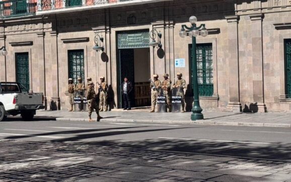 Ministros se reúnen con juntas vecinales de El Alto y dirigentes campesinos de La Paz para impulsar diálogo y paz social