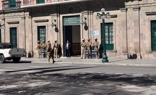 Ministros se reúnen con juntas vecinales de El Alto y dirigentes campesinos de La Paz para impulsar diálogo y paz social