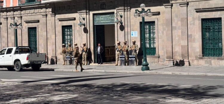 Ministros se reúnen con juntas vecinales de El Alto y dirigentes campesinos de La Paz para impulsar diálogo y paz social