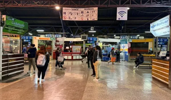 Terminal de Buses de Cochabamba suspende salidas por bloqueos en rutas hacia occidente, oriente y sur