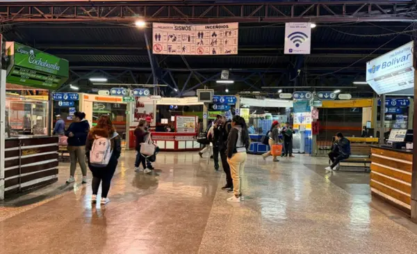 Terminal de Buses de Cochabamba suspende salidas por bloqueos en rutas hacia occidente, oriente y sur