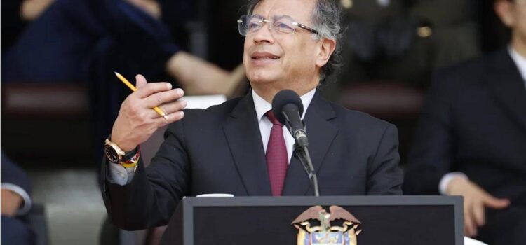 Gustavo Petro califica de “insurrección popular” las protestas en Bolivia y ofrece apoyo para una salida pacífica