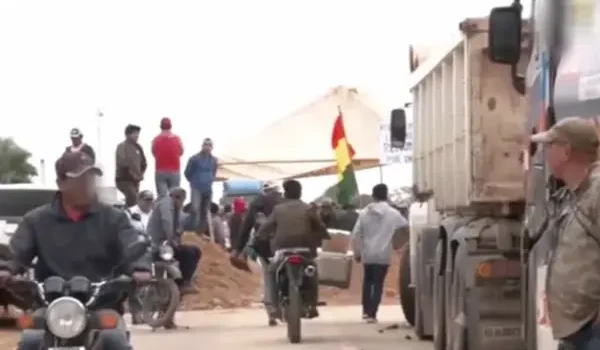 Bloqueo en San Julián cumple cinco días y afecta a transportistas con cobros irregulares en desvíos
