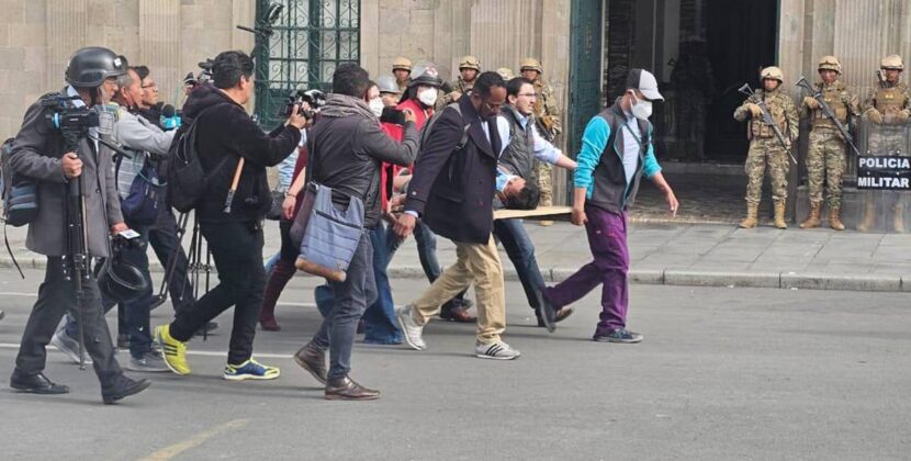Heridos civiles y periodistas durante marchas en plaza Murillo, reporta el Ministerio de la Presidencia