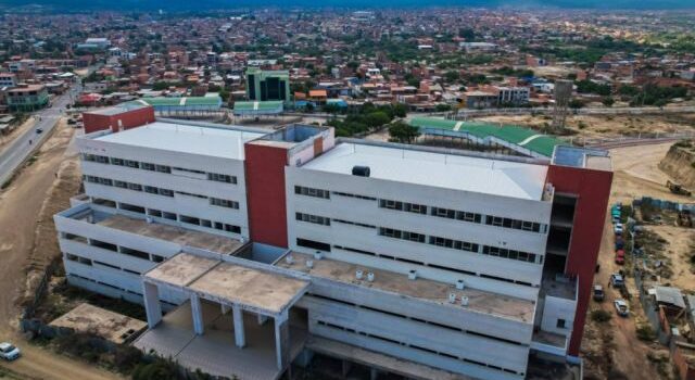 Gobernación y Gobierno central coordinan financiamiento para equipamiento del Hospital Oncológico