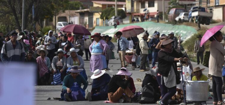 Nueve brigadas parlamentarias se reúnen en Cochabamba y respaldan al Gobierno ante bloqueos en La Paz