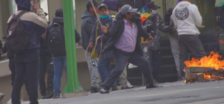 Alcalde de La Paz convoca a mesa de diálogo con mediación de la Iglesia y organismos internacionales tras jornada de violencia