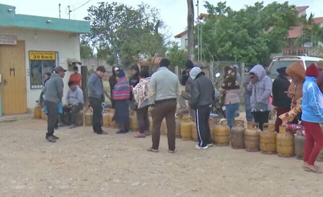 Cinco días de bloqueo en San Julián generan escasez y largas filas para conseguir garrafas de gas