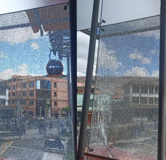 La Paz registra nueva jornada de violencia y movilizaciones con daños en el sistema de transporte por cable Mi Teleférico
