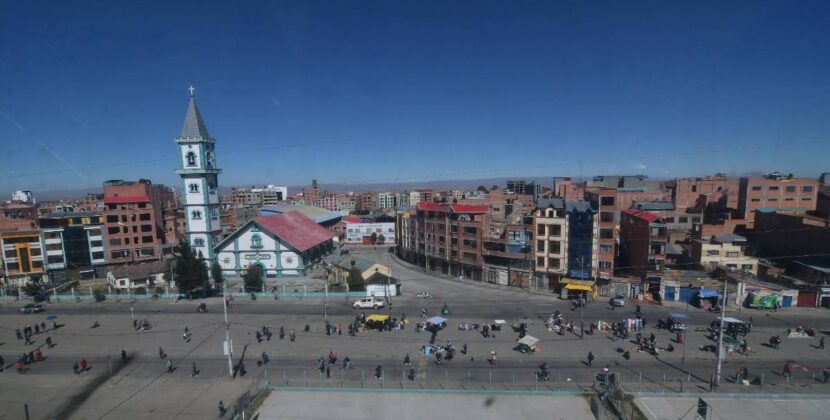 Bloqueos afectan a seis departamentos y mantienen cercadas a La Paz y El Alto
