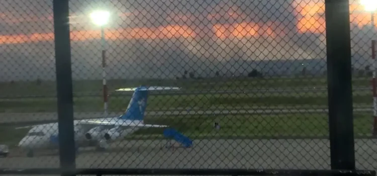 Humo de incendio en Santa Cruz se dispersa; largas filas en Viru Viru por envíos a La Paz bloqueada