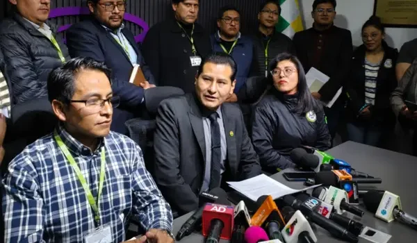 Cinco personas identificadas con dinero presuntamente destinado a bloqueos en La Paz, continúa investigación