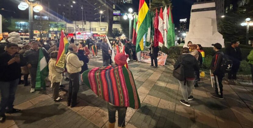 Ciudadanos de La Paz y El Alto realizan cacerolazo contra bloqueos y movilizaciones violentas