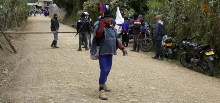 Conflicto territorial en Cauca desata violencia con armas de fuego y palos en una de las regiones más afectadas por narcocultivos