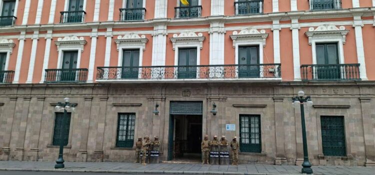 Gobierno convoca a diálogo con Federación Tupac Katari, pero reunión no se instala hasta pasadas las 10:00