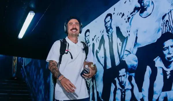 Viscarra celebra título con Alianza Lima pese a perder titularidad por lesión