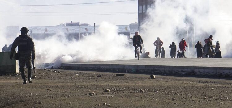 Persisten 57 puntos de bloqueo en seis departamentos; La Paz y Cochabamba son los más afectados