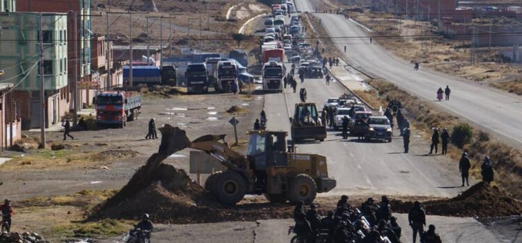 Gobierno instala gabinete ministerial mientras continúa operativo para despejar ruta La Paz–Oruro