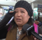 Nancy Huanca y su familia esperan desde Brasil en terminal cruceña para llegar a La Paz ante delicado estado de salud de su madre