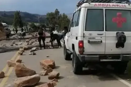 Instructivo prohíbe obstaculizar ambulancias y medicamentos en puntos de bloqueo