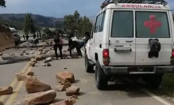 Instructivo prohíbe obstaculizar ambulancias y medicamentos en puntos de bloqueo