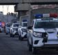 Policía y militares habilitan corredor humanitario en la carretera La Paz–Oruro tras bloqueo en Achica Arriba