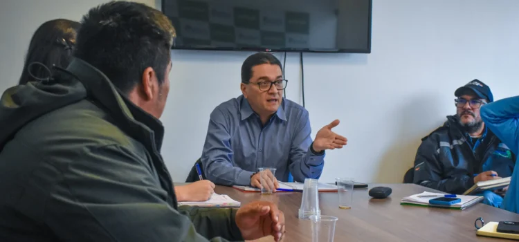 Emacruz y subalcaldías coordinan esfuerzos para optimizar servicios municipales