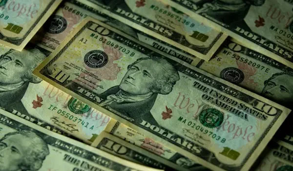 Dólar paralelo en Bolivia registra leves variaciones y se mantiene por encima del tipo de cambio oficial