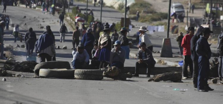 Persisten bloqueos en seis departamentos tras 24 días de movilizaciones y fracasa diálogo convocado por el Gobierno
