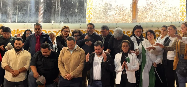 Cívicos se reúnen en el Cristo Redentor para orar por la pacificación del país