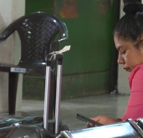 Pasajeros varados en la terminal Bimodal de Santa Cruz por bloqueos y conflictos